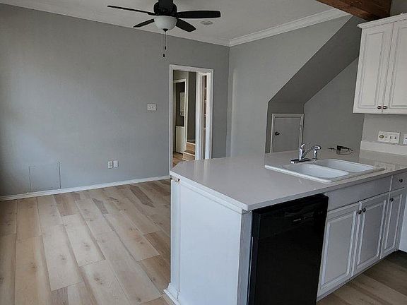 4th image of 4600 Gaston Ave #5