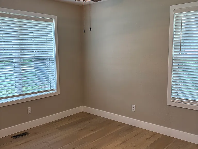 1116 W Broadmoor St — Photo 8