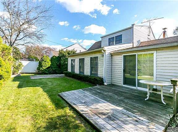 3rd image of 27 Dock Ln