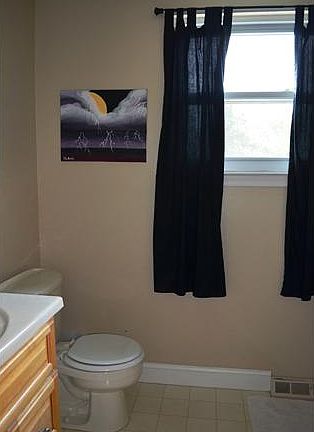 2nd Floor Full Bathroom