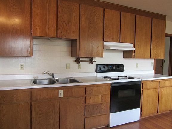 3rd image of 207 W 6th Ave