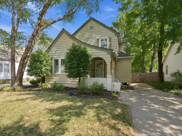 636 N Crestway St, Wichita, KS 67208