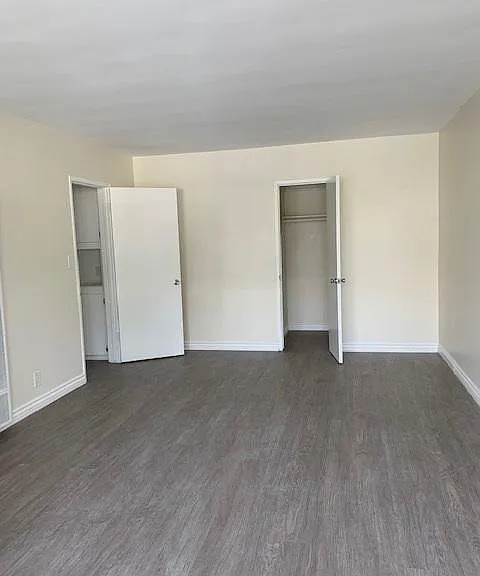 11718 Victoria Ave #1 — Photo 2