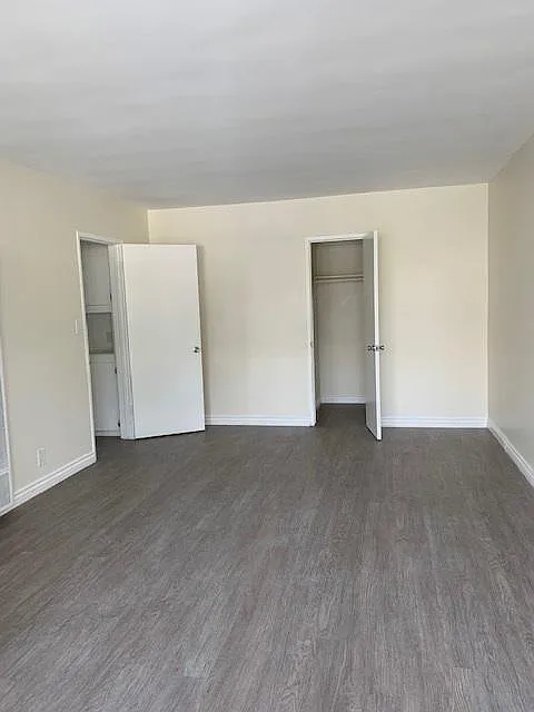 Building Photo - 11718 Victoria Ave #1