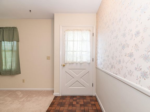 3rd image of 1704 Tamfield Ave