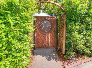 985 Burleigh Dr, Pasadena, CA 91105