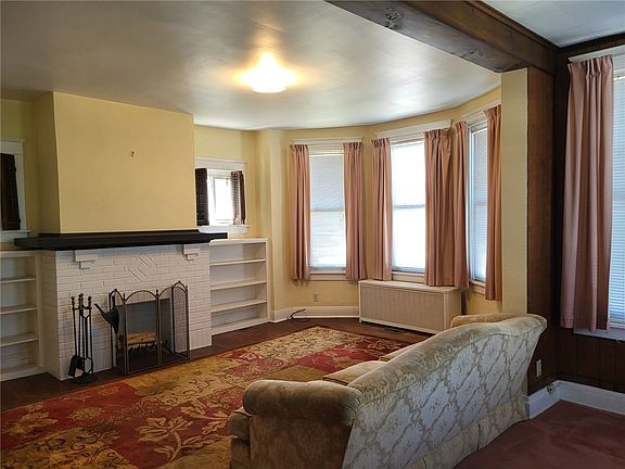 3rd image of 321 Tremont Ave