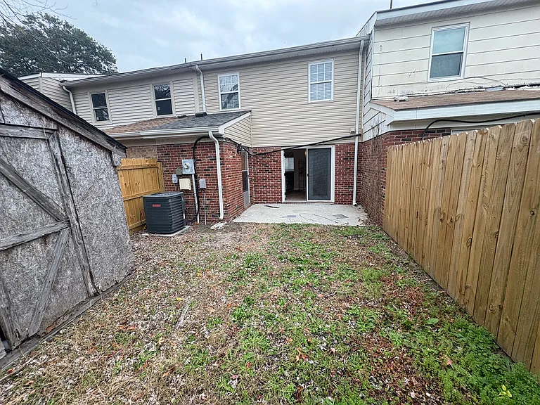 813 S Grosvenor Ct — Photo 16