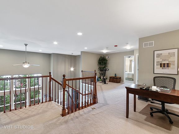 4th image of 2657 Dunraven Ave