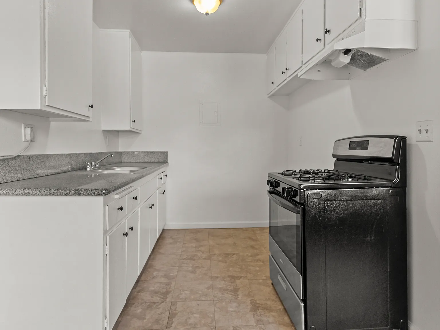 1 bed, 700 sqft, $1,900 — Photo 4