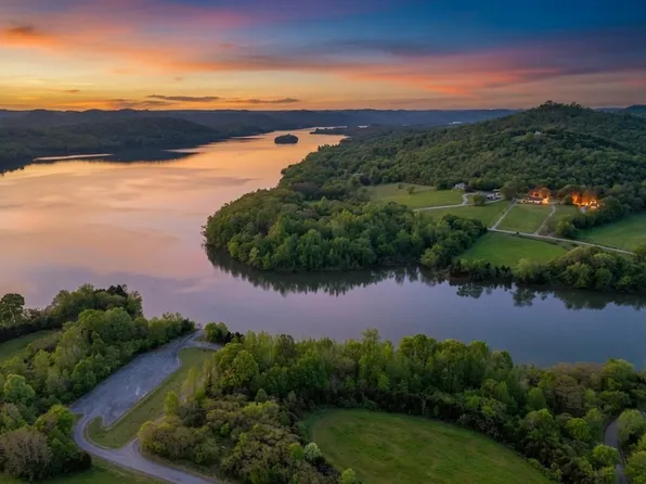 40 Mahan Ln, Elmwood, TN 38560