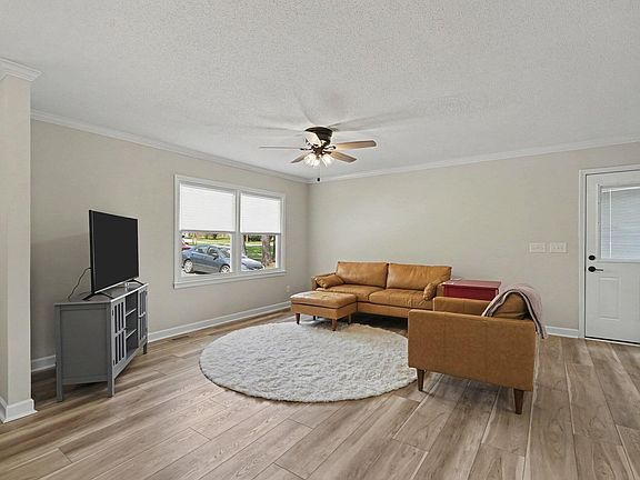 2nd image of 1019 Northview Dr