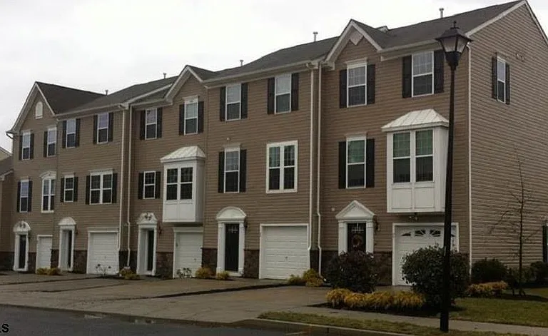 2102 E Oak Rd #N6 — Photo 1