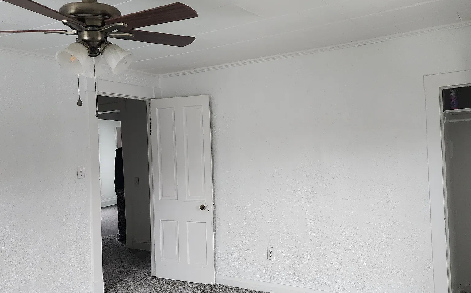 3 bed, 850 sqft, $859 — Photo 1