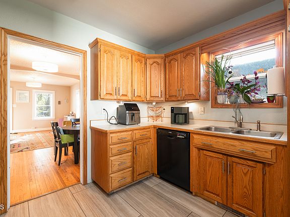 4th image of 920 N 10th St