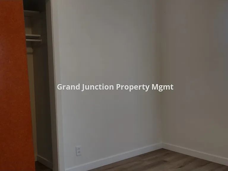 522 Compton St — Photo 20