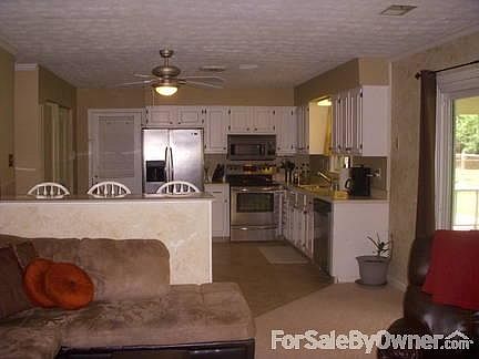 Kitchen/Den combo
						:
						Open floor plan leads from kitchen into a family room