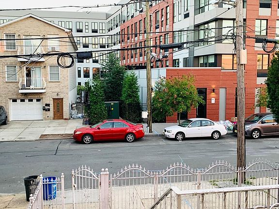 4th image of 406 Ege Ave #2