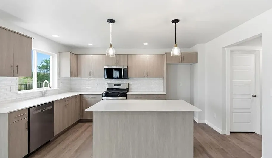 5 bed, 2636 sqft, $3,250 — Photo 4