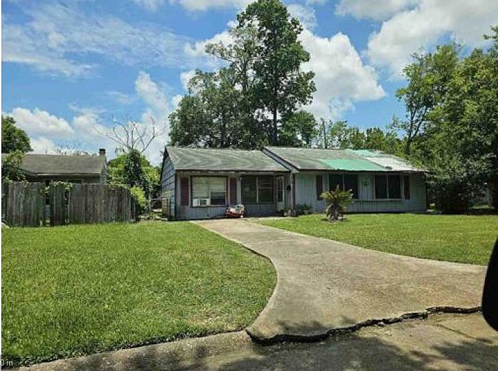 1st image of 3790 Le Bleu St