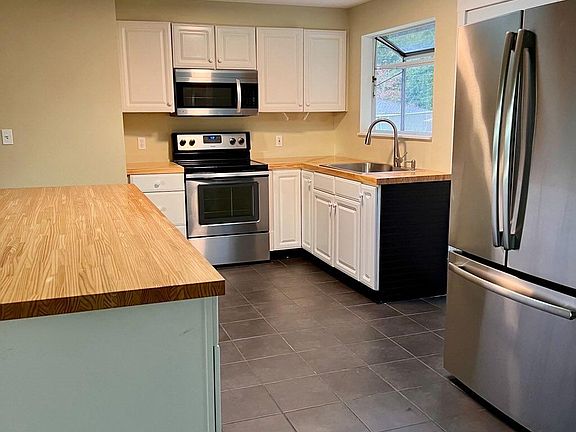 5th image of 2574 Airline Way