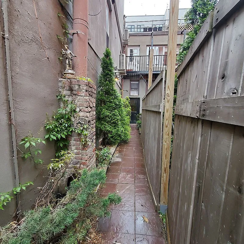 85 Clay St photo 1