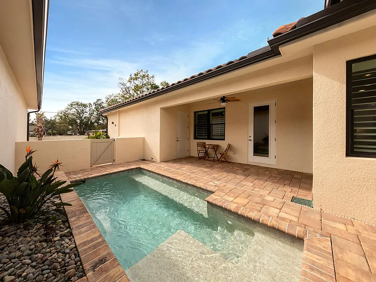 906 E Venice Ave — Photo 15