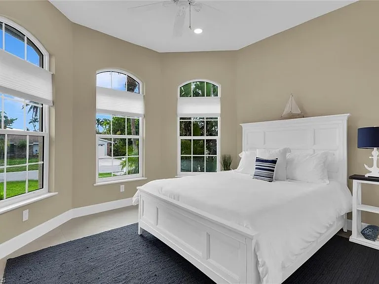 3254 Lakeview Dr — Photo 14