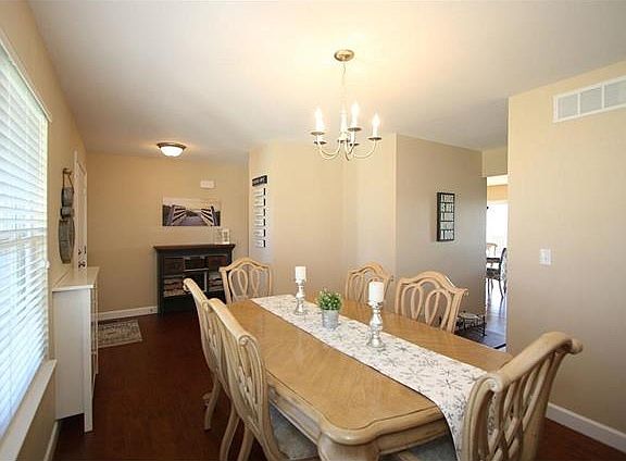 3rd image of 821 Bridgeway Dr