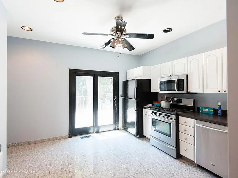 527 E 4th St #1 — Photo 3