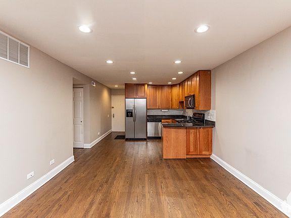 3rd image of 2036 N Larrabee St APT 8103