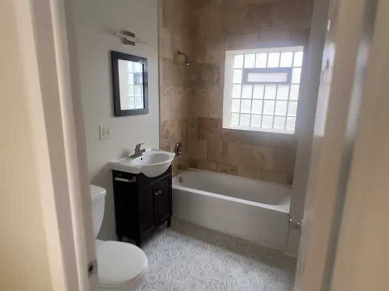 1052 N Avers Ave #1F — Photo 12