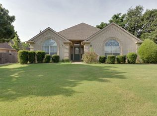 713 Highstar Ct, Hurst, TX 76054