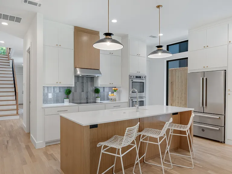 2324 Kirby St — Photo 14