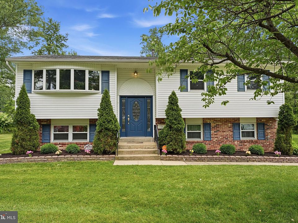 1st image of 688 Fairfield Dr