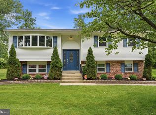688 Fairfield Dr, Warminster, PA 18974