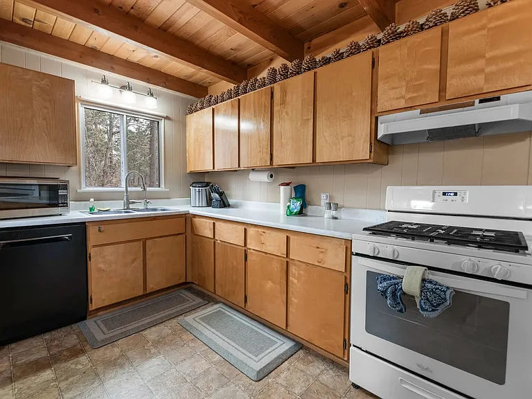 671 Moreno Ln — Photo 14