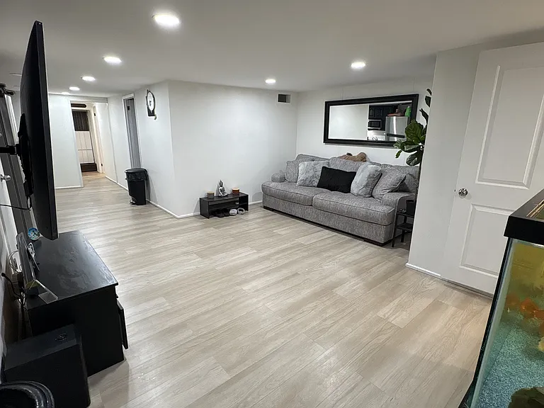747 Crawford Ave #BASEMENT — Photo 1