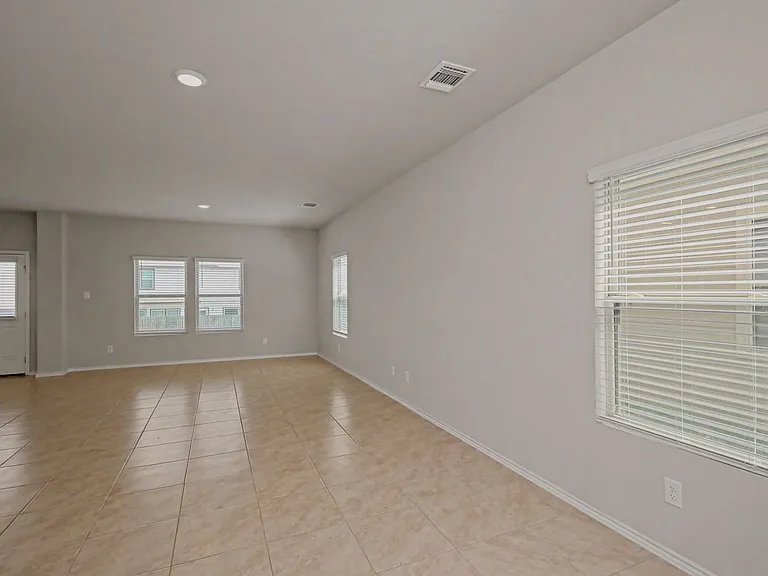 5602 Daniel Way — Photo 4