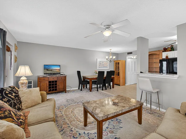 157 Camden Dr E #G — Photo 7