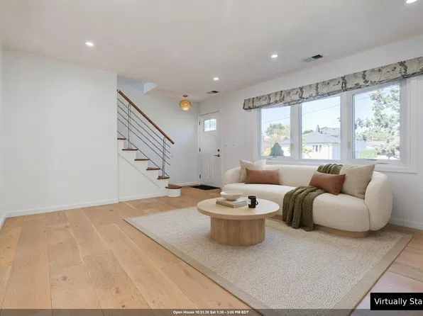 4 James Pl, Secaucus, NJ 07094