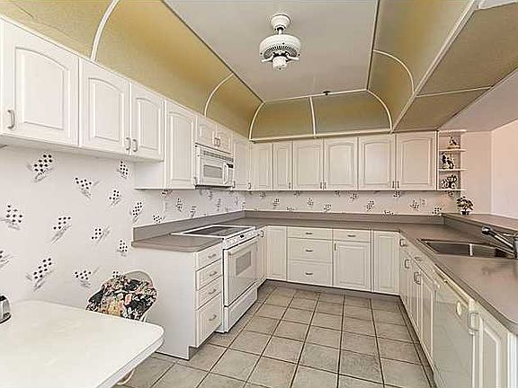 3rd image of 201 Crandon Blvd APT 631