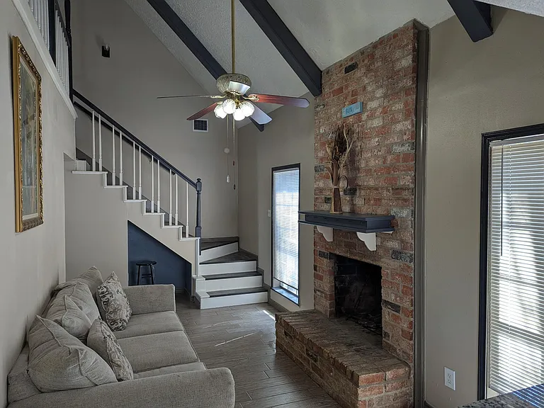 Lakecrest Dr — Photo 8