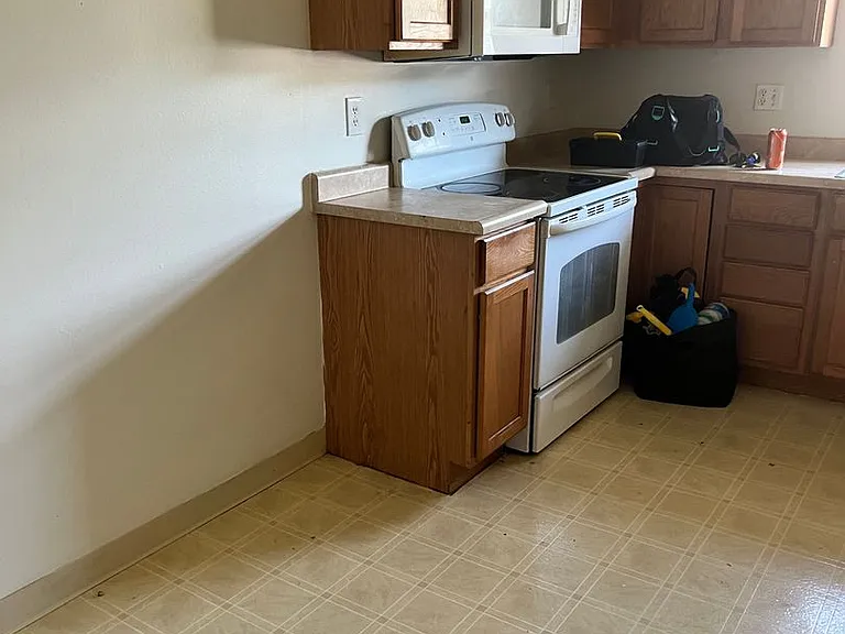 3 Bd Townhome — Photo 22