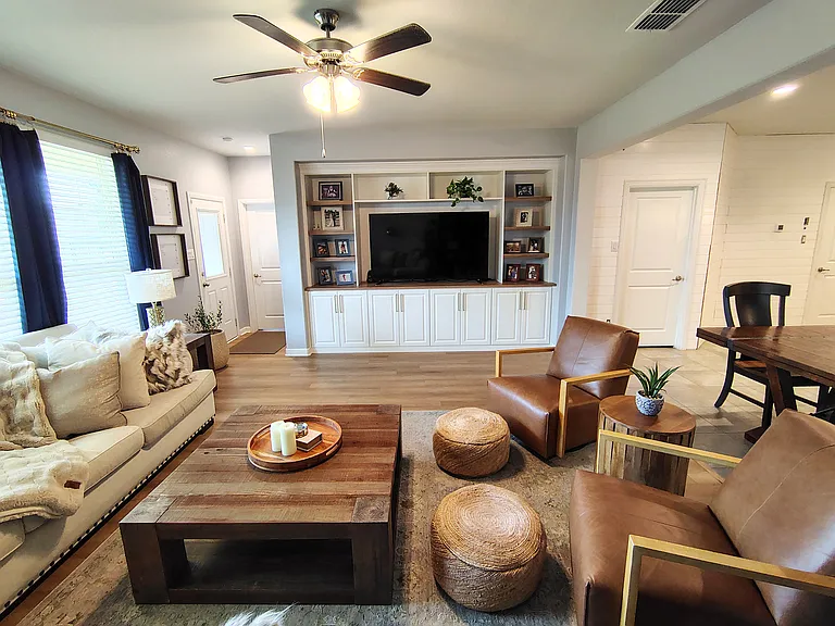 423 Regatta Ln — Photo 1