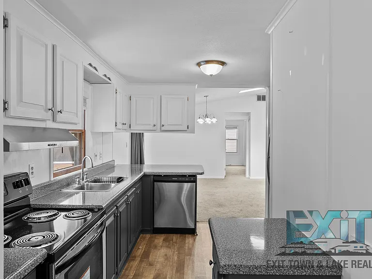422 Tanglewood Dr — Photo 13