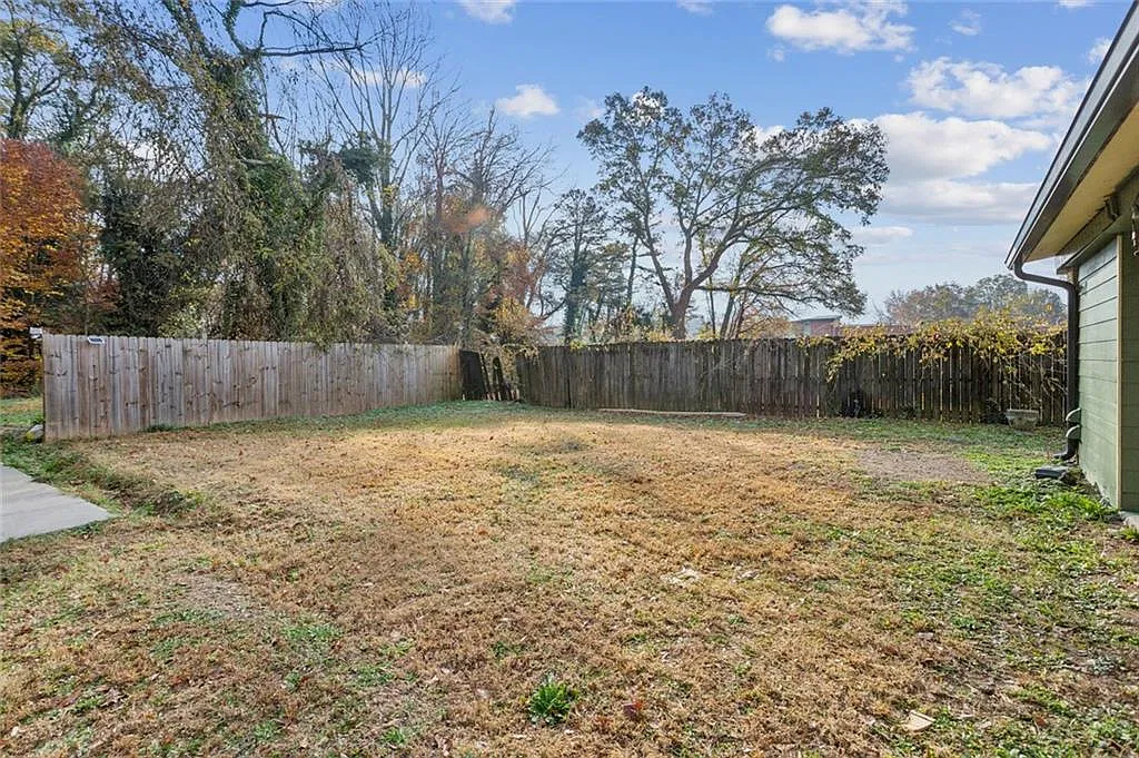 3 bed, 2.0 bath, 4771 sqft, $1,895 — Photo 3