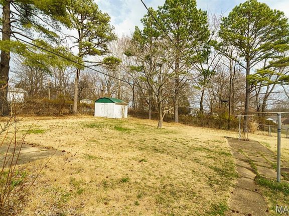 5th image of 211 S Adrian Ave