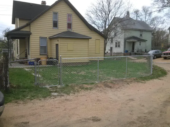1063 School St, Rockford, IL 61101