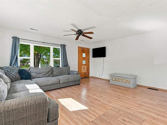 5th image of 718 3rd St